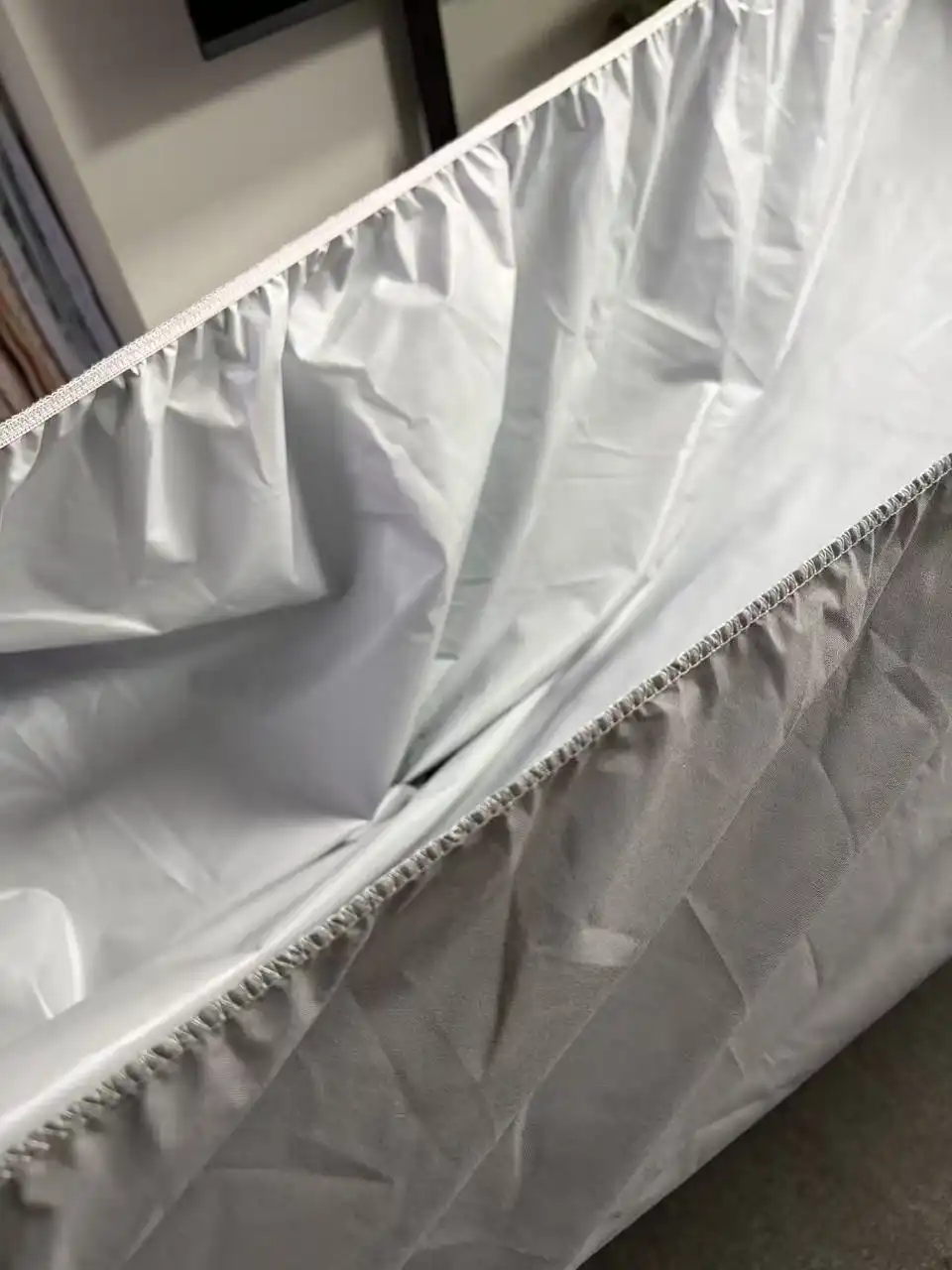 Bed Sheet Holder Band vs Sheet Straps: What’s the Difference?